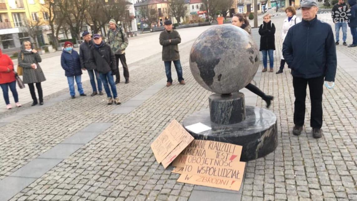 Marsz w obronie praw kobiet przeszedł ulicami Ostrowca