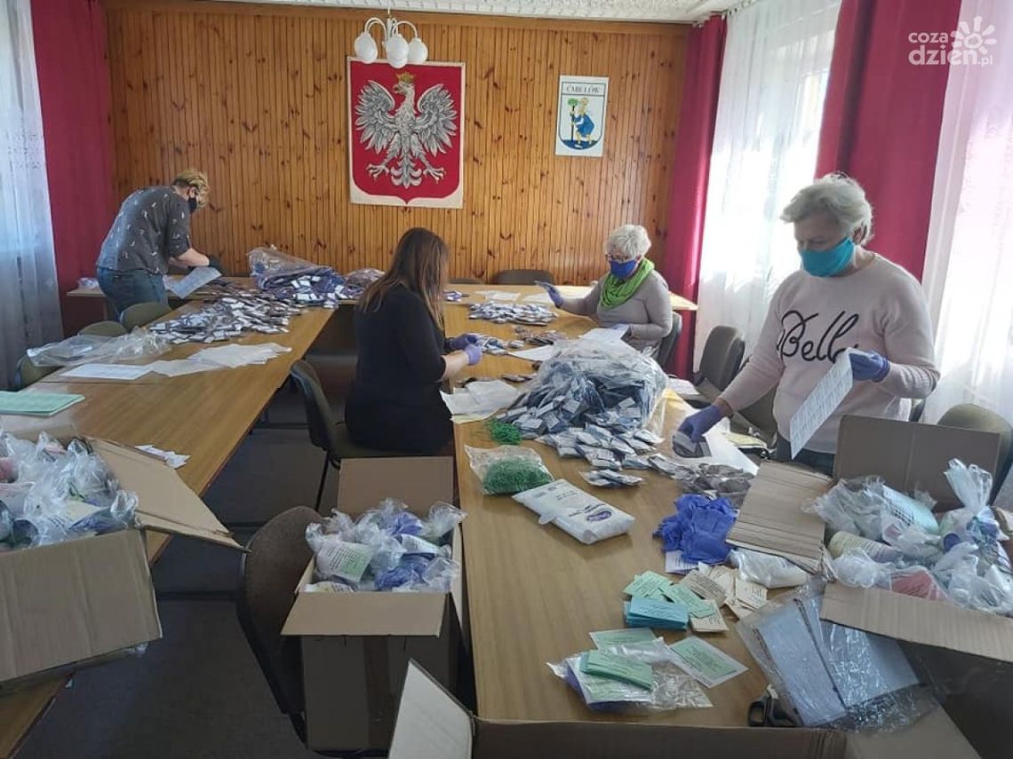 Maseczki dla seniorów z Ćmielowa Maseczki dla seniorów z Ćmielowa