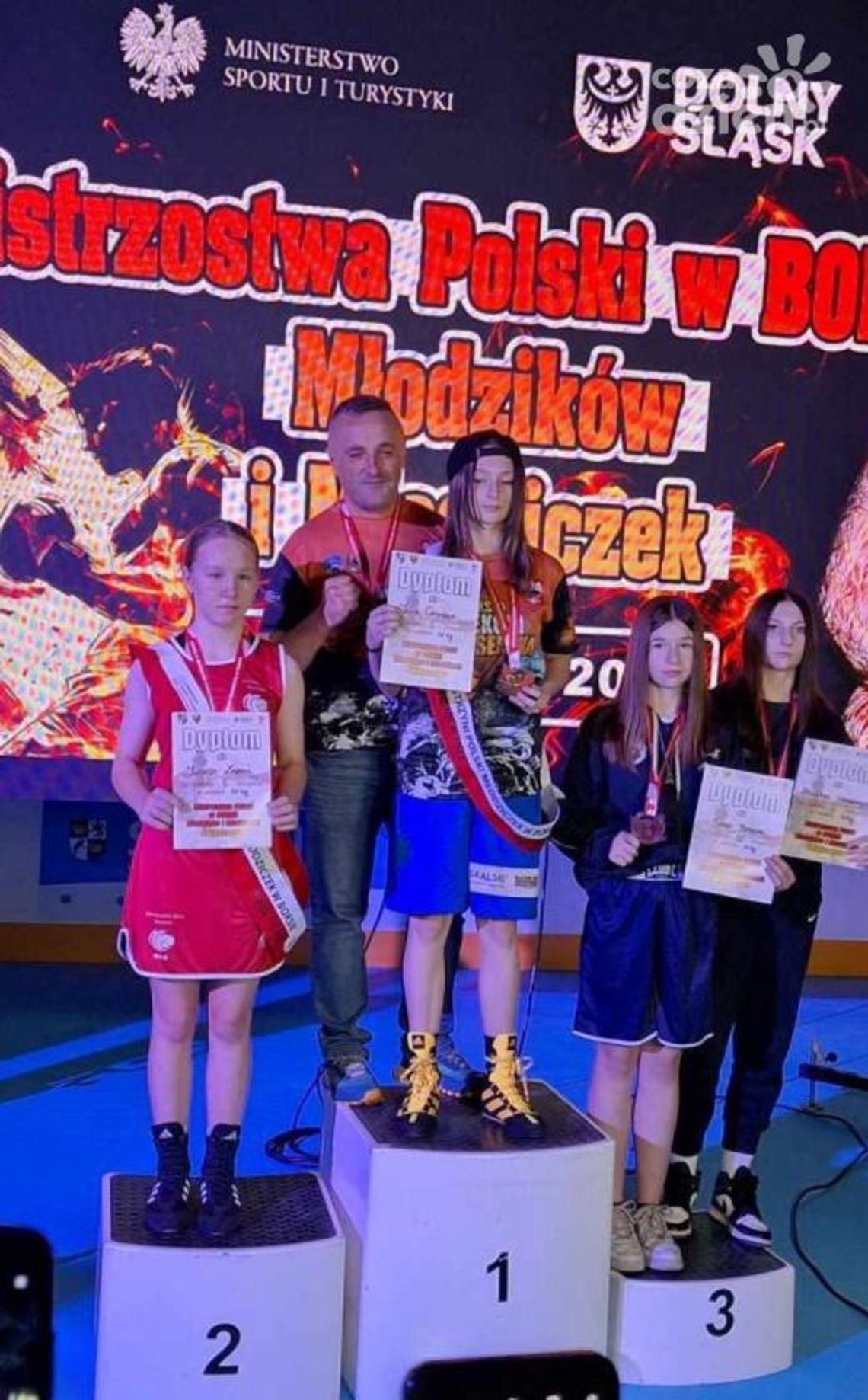 Medale młodych pięściarek KSZO