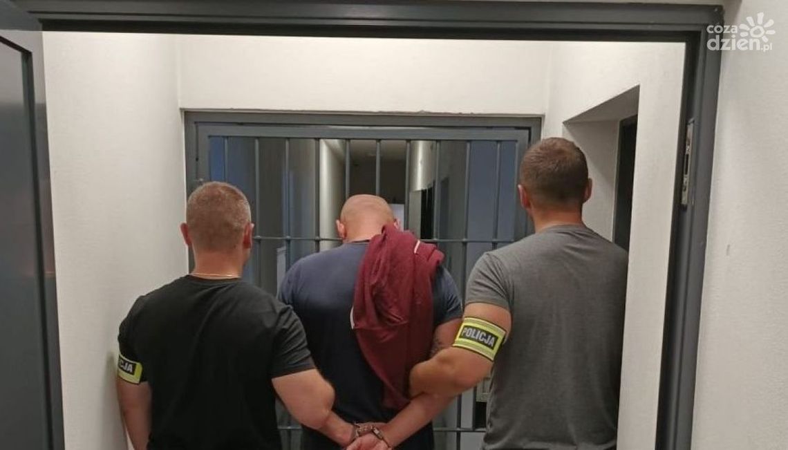 Mężczyzna, który uprowadził busa z 13-latka w środku zatrzymany w Warszawie
