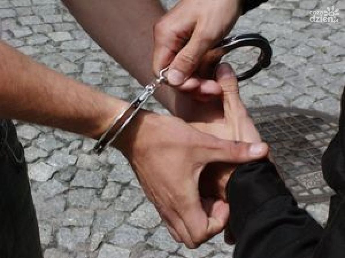 Miał narkotyki i chciał łowić na zakmniętym łowisku Miał narkotyki i chciał łowić na zakmniętym łowisku