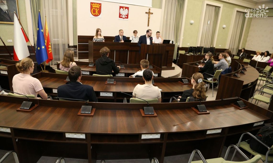 Miasto chce współpracować z młodymi. Prezydentka i radni spotkali się z Młodzieżową Radą Miasto chce współpracować z młodymi. Prezydentka i radni spotkali się z Młodzieżową Radą