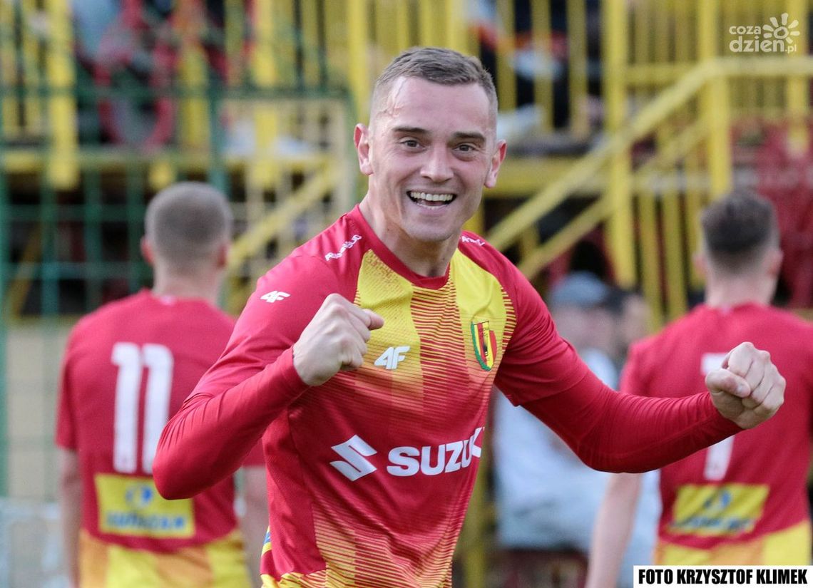 Michał Smolarczyk będzie strzelał w trzeciej lidze? Doświadczony napastnik pomógł Koronie II w awansie