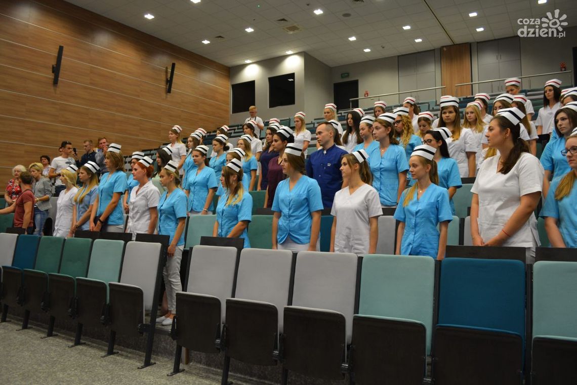 Międzynarodowy Dzień Pielęgniarek i Położnych Międzynarodowy Dzień Pielęgniarek i Położnych