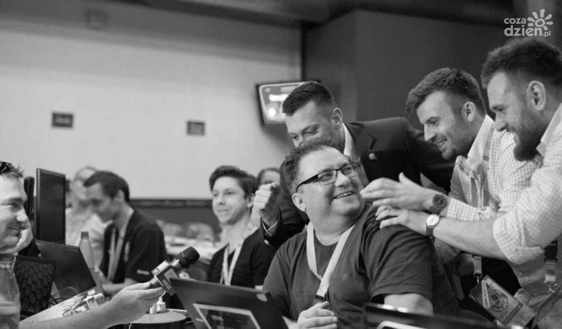 Miejsce zmarłego Pawła Kotwicy na trybunach zawsze będzie puste Miejsce zmarłego Pawła Kotwicy na trybunach zawsze będzie puste