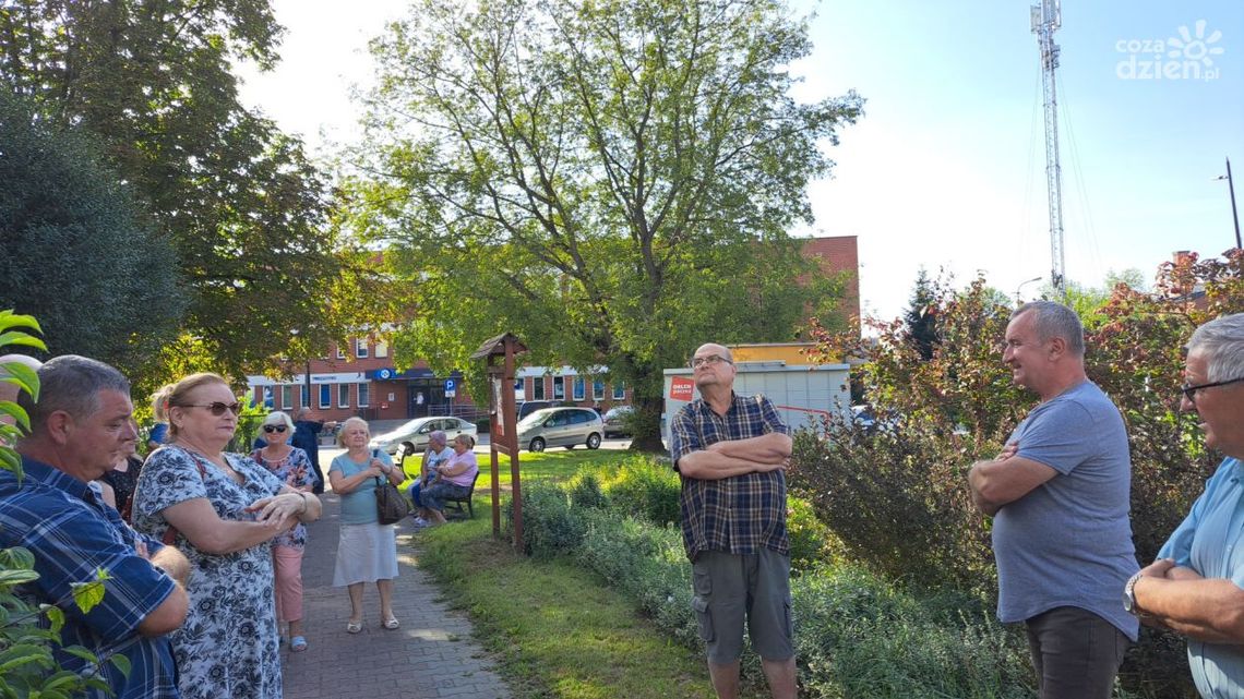 Mieszkańcy nie chcą masztu telefonii w centrum Ostrowca 