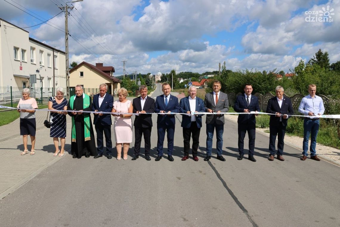 Mieszkańcy Starochęcin pojadą nową drogą Mieszkańcy Starochęcin pojadą nową drogą