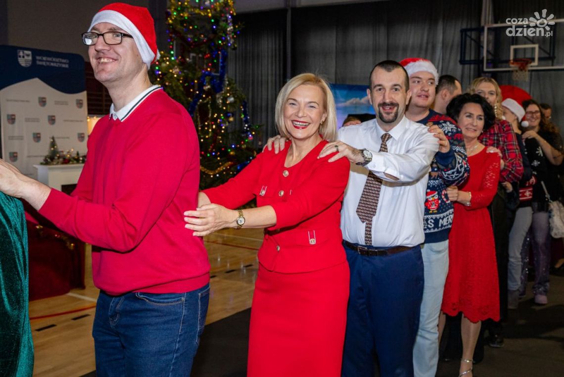 Mikołaj i udana zabawa integracyjna Mikołaj i udana zabawa integracyjna