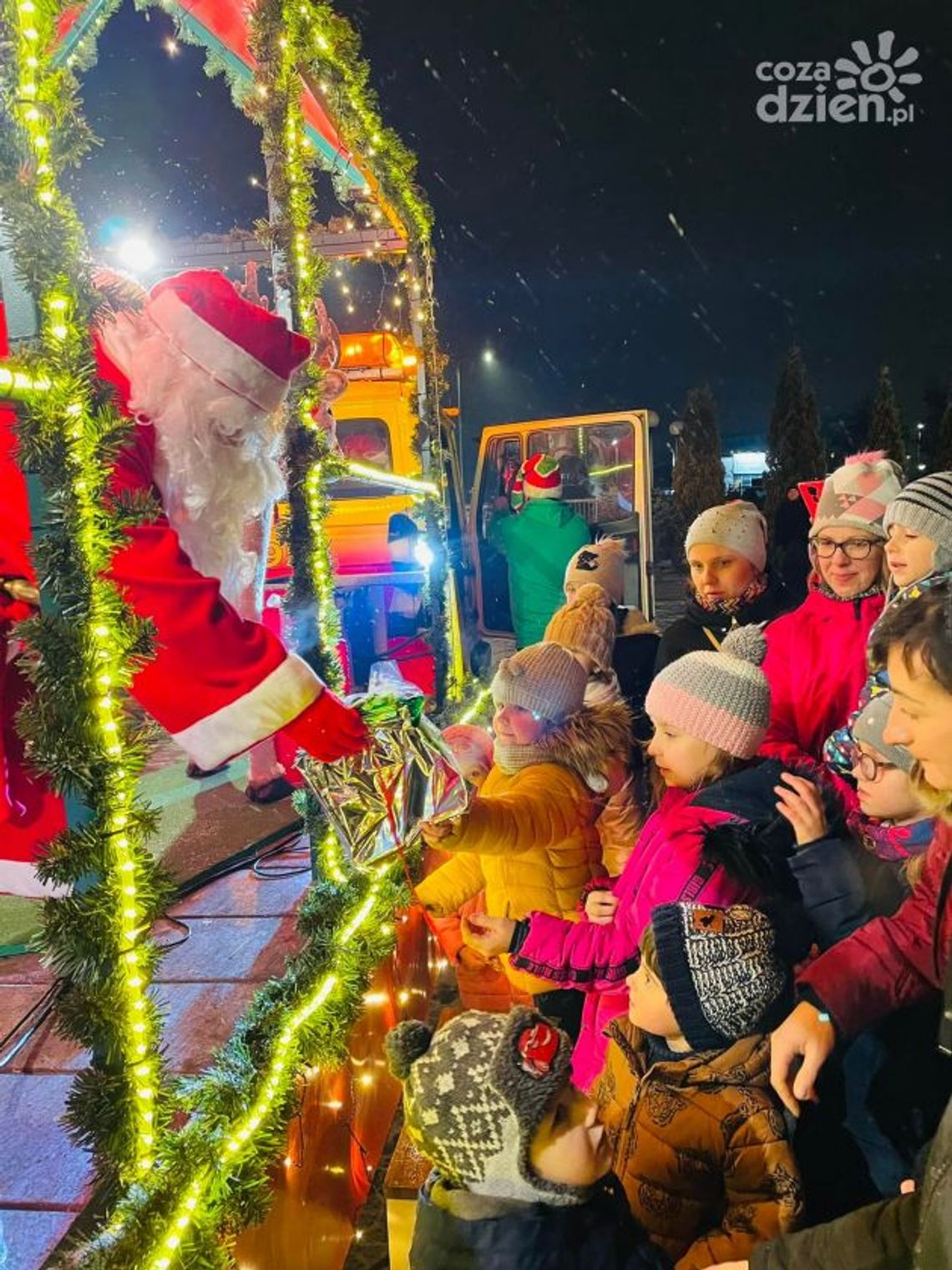 Mikołaj odwiedzi małych starachowiczan Mikołaj odwiedzi małych starachowiczan