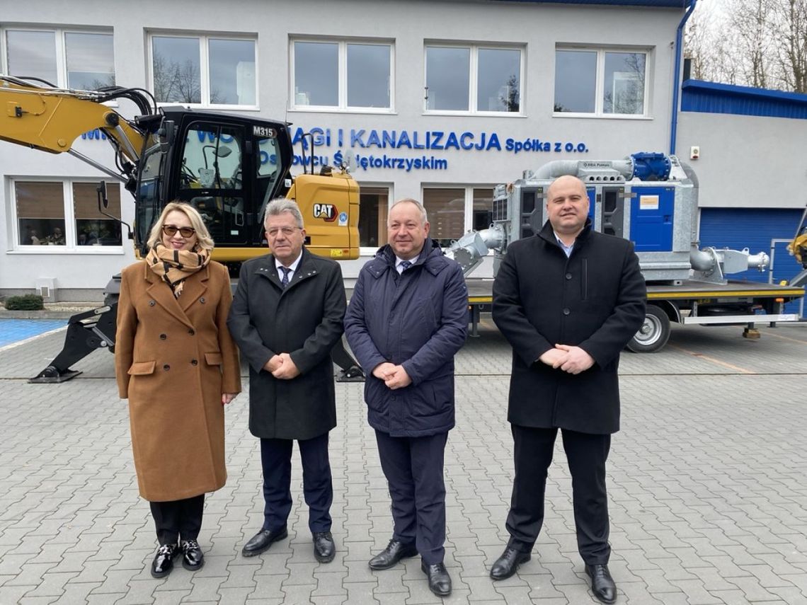 Miliony na bezpieczeństwo Ostrowca Świętokrzyskiego i powiatu. Nowy sprzęt i inwestycje w ochronę mieszkańców Miliony na bezpieczeństwo Ostrowca Świętokrzyskiego i powiatu. Nowy sprzęt i inwestycje w ochronę mieszkańców