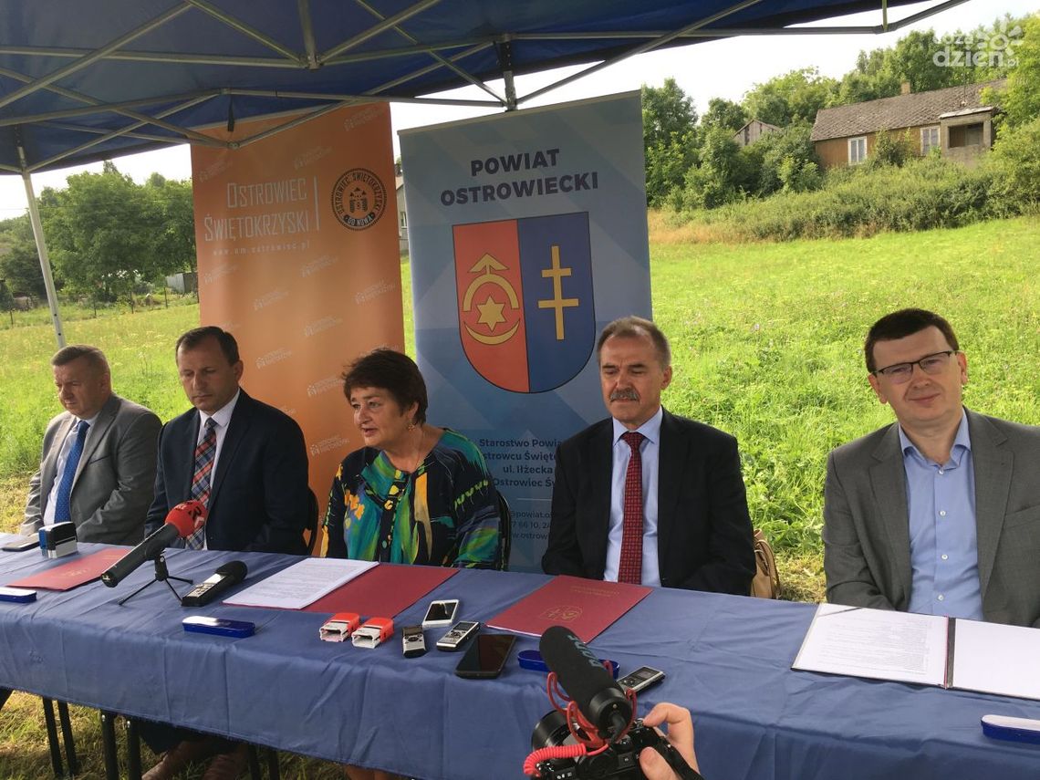 Mimo pandemii ważne inwestycje w powiecie ostrowieckim Mimo pandemii ważne inwestycje w powiecie ostrowieckim