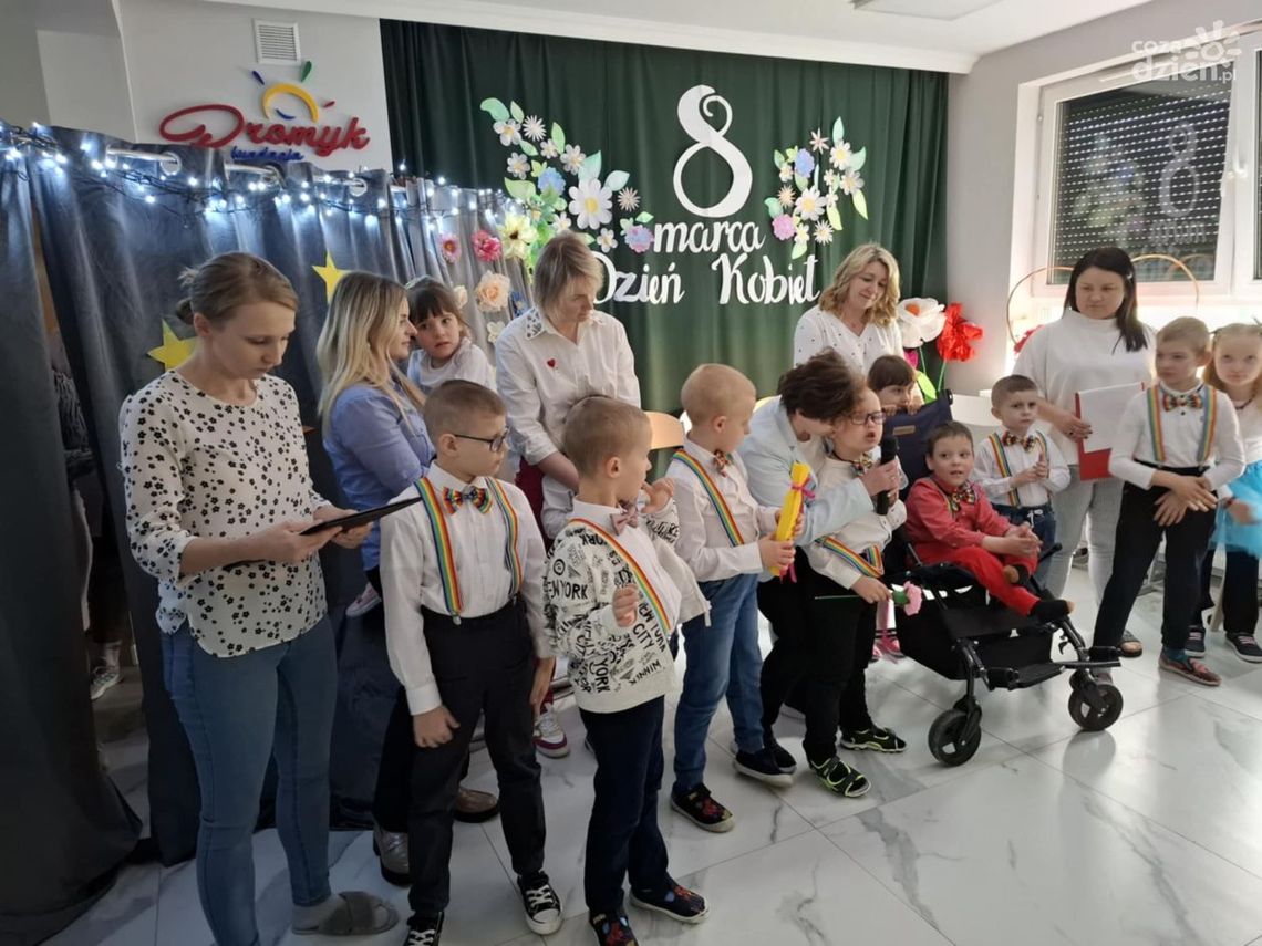 Mini-playback show na Dzień Kobiet w "Promyku"