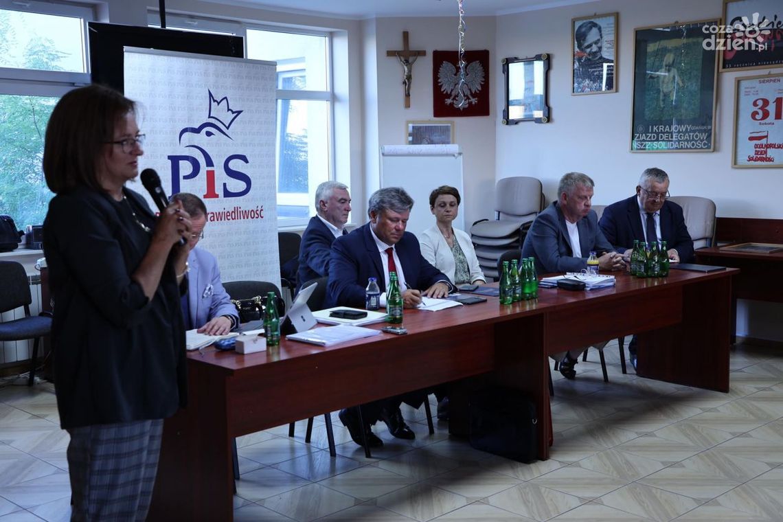 Minister Adamczyk na spotkaniu w Ostrowcu Świętokrzyskim Minister Adamczyk na spotkaniu w Ostrowcu Świętokrzyskim