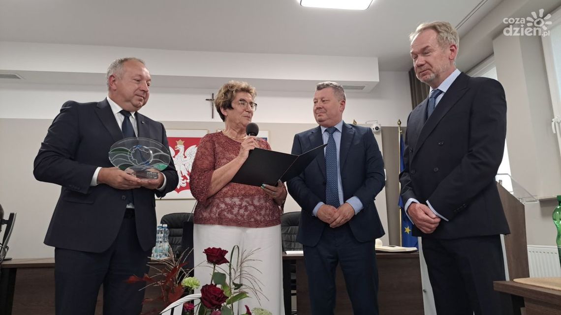 Mirosław Baka Honorowym Obywatelem Ostrowca Świętokrzyskiego Mirosław Baka Honorowym Obywatelem Ostrowca Świętokrzyskiego