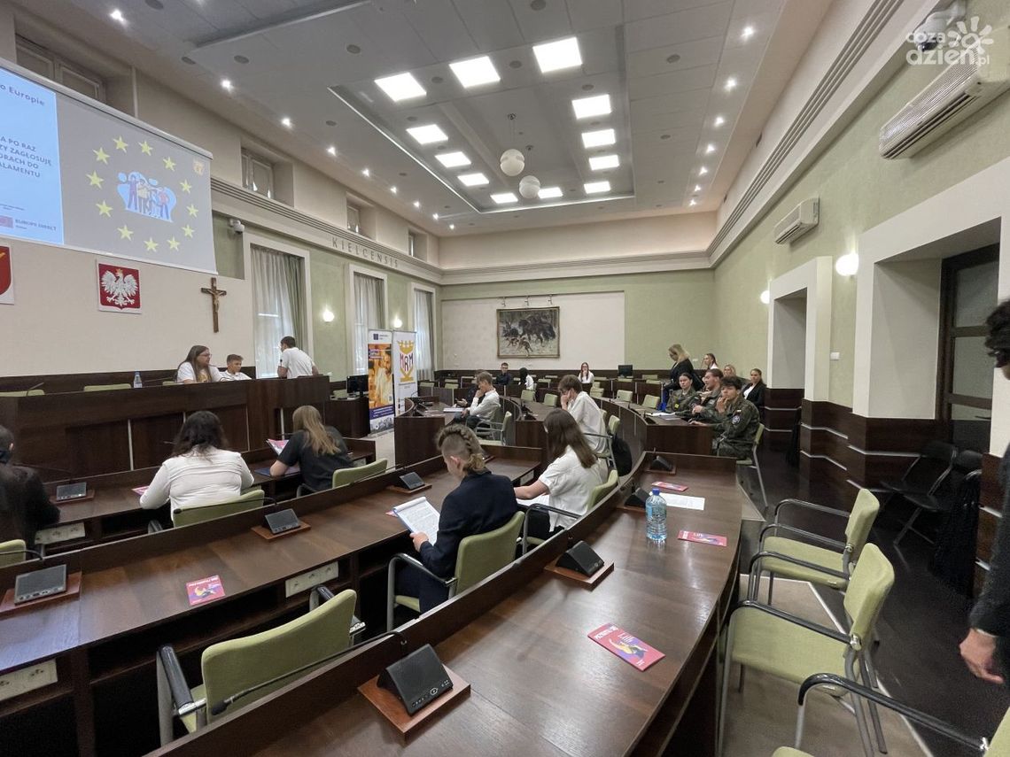 Młodzi debatowali o Unii Europejskiej