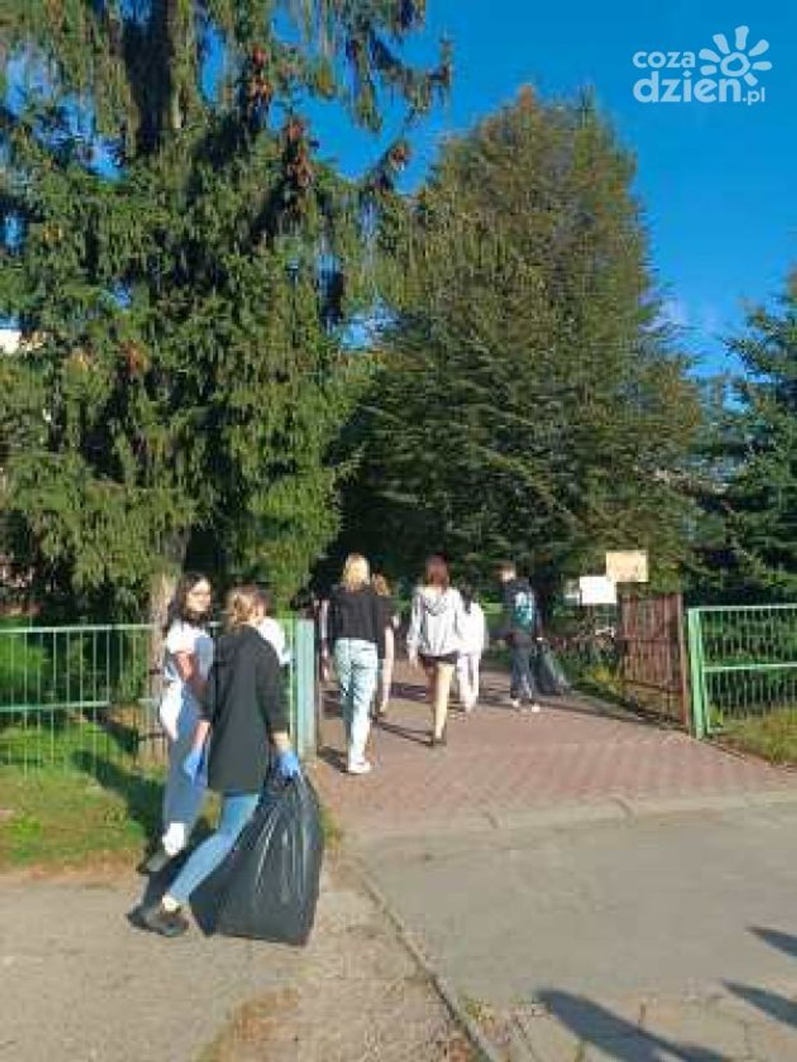 Młodzi ostrowczanie sprzątali świat Młodzi ostrowczanie sprzątali świat