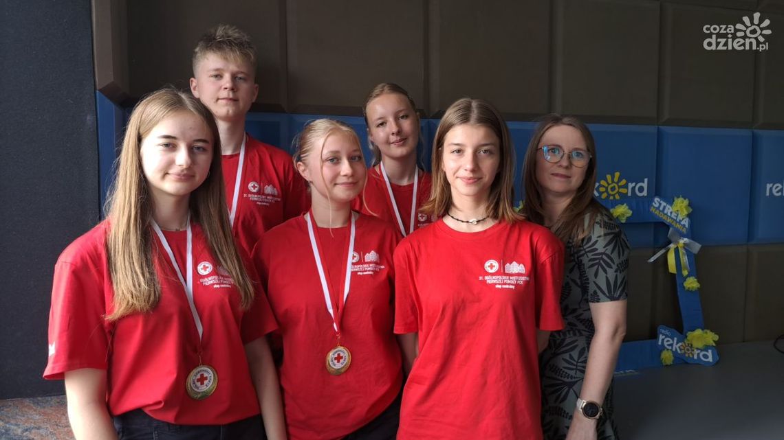 Młodzi ratownicy PCK z ostrowieckiego liceum najlepsi w kraju Młodzi ratownicy PCK z ostrowieckiego liceum najlepsi w kraju