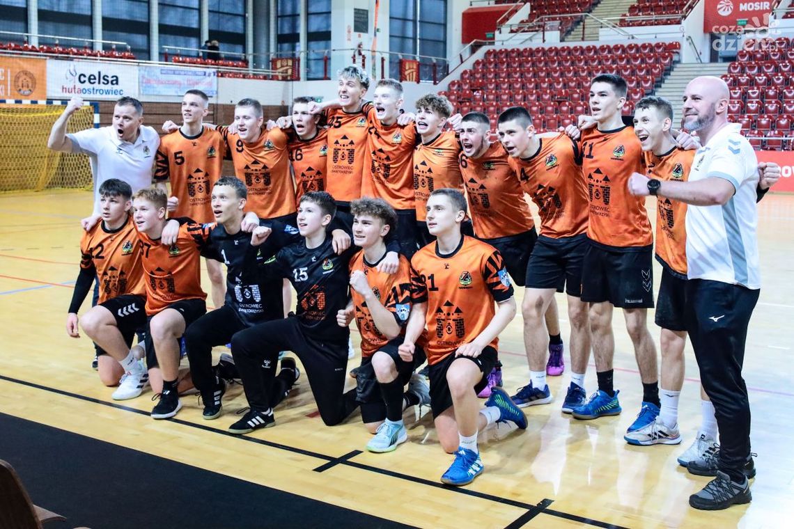 Młodzi wojownicy w najlepszej szesnastce kraju