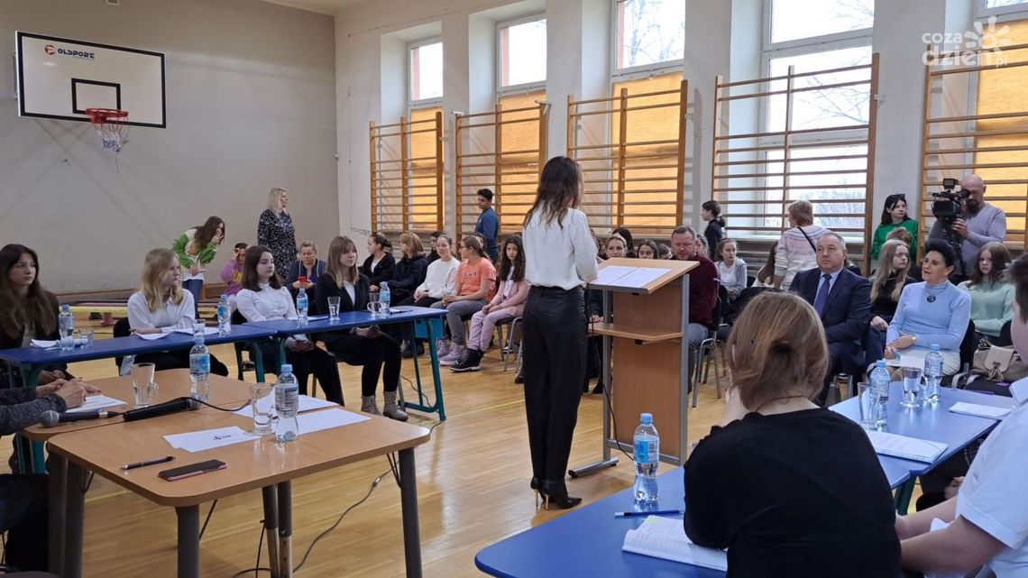 Młodzi z Ostrowca znowu będą mieli samorząd Młodzi z Ostrowca znowu będą mieli samorząd