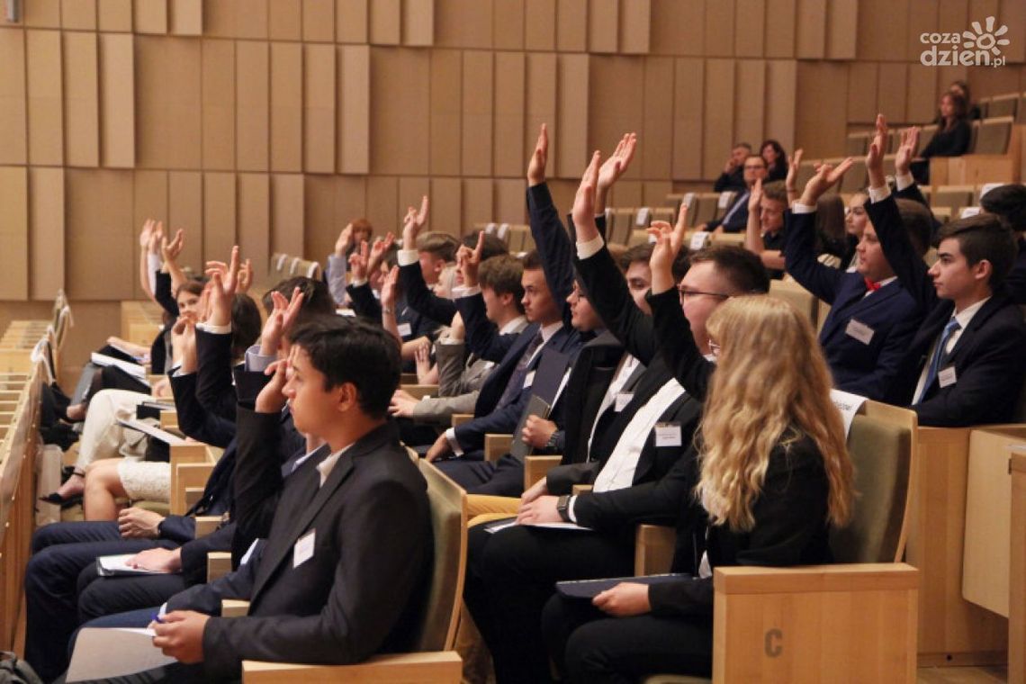 Młodzi zabrali głos w ważnych sprawach dla regionu Młodzi zabrali głos w ważnych sprawach dla regionu