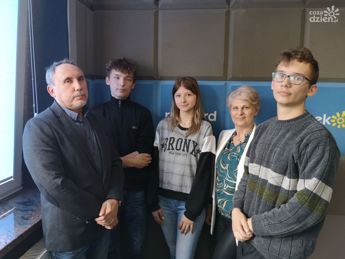 Młodzież z "budowlanki" rekinami wirtualnego biznesu