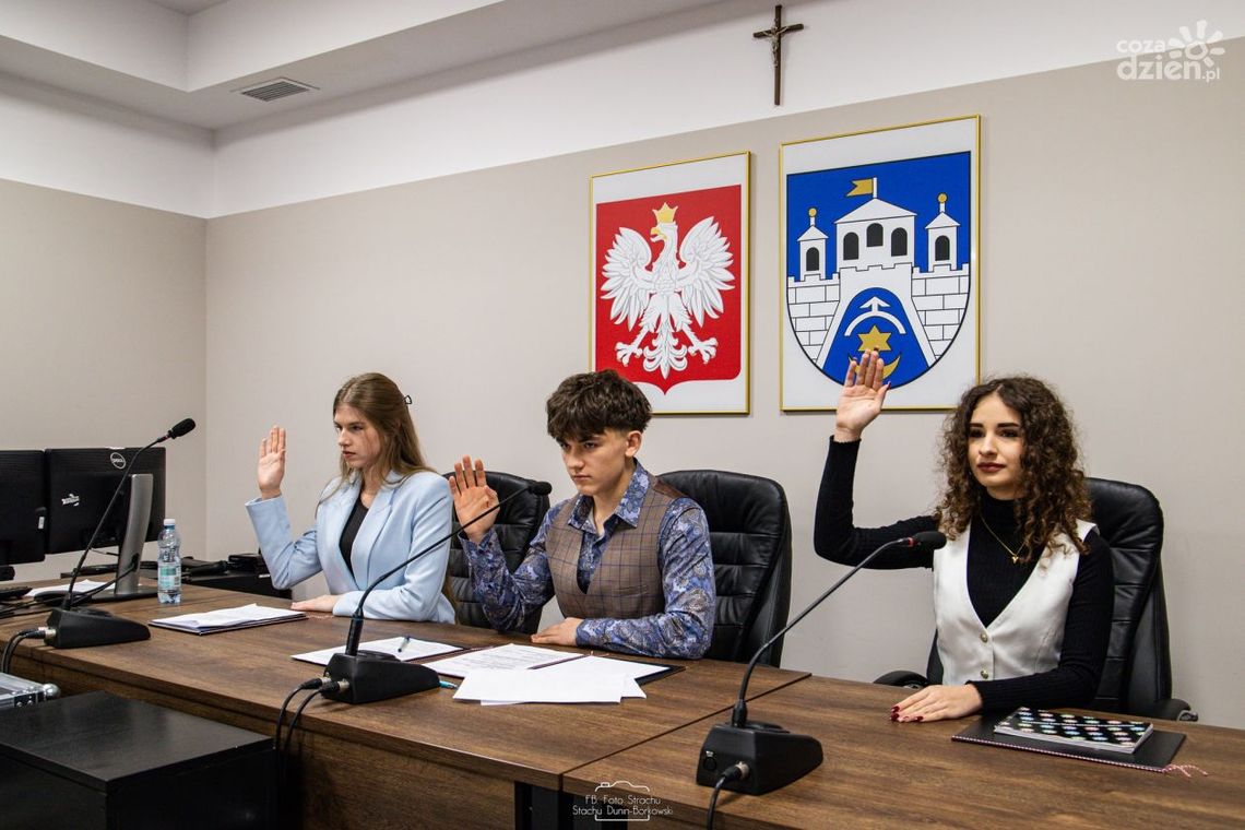 Młodzieżowa Rada Miasta rozpoczęła drugą kadencję Młodzieżowa Rada Miasta rozpoczęła drugą kadencję