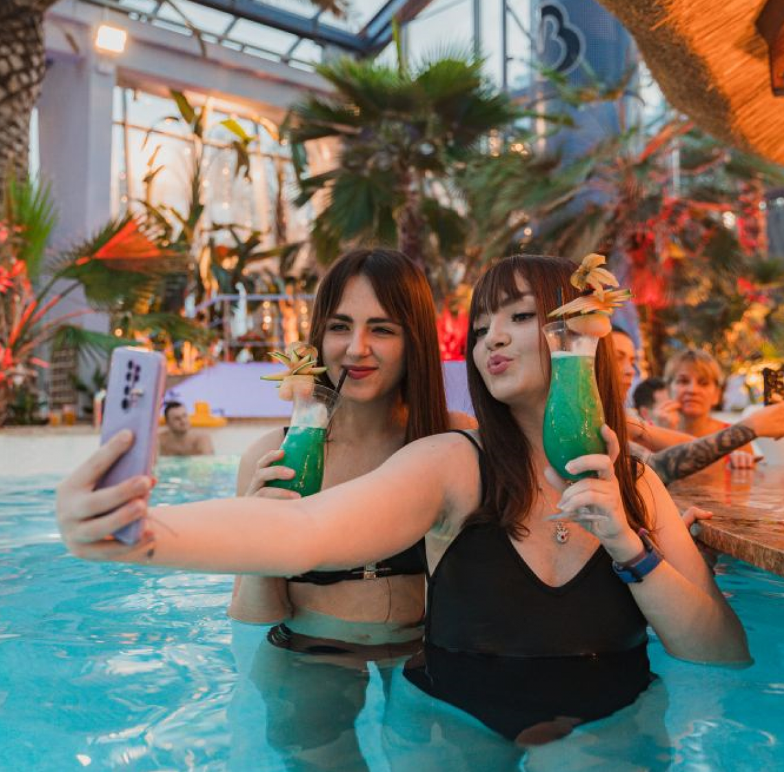 Młodzieżowa środa w Tropikach Młodzieżowa środa w Tropikach