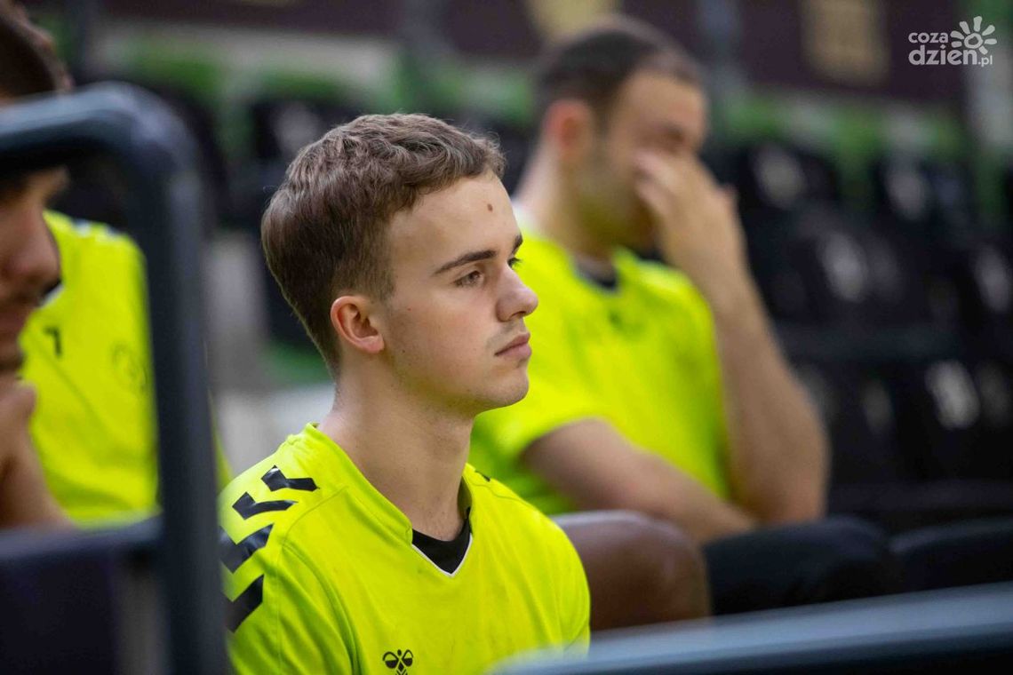 Młodzieżowiec włączony do pierwszej drużyny Młodzieżowiec włączony do pierwszej drużyny