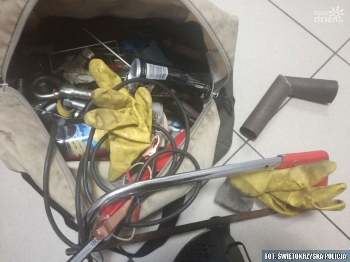 Młotek, śrubokręty i pusty kanister - tak chcieli okraść myjnie