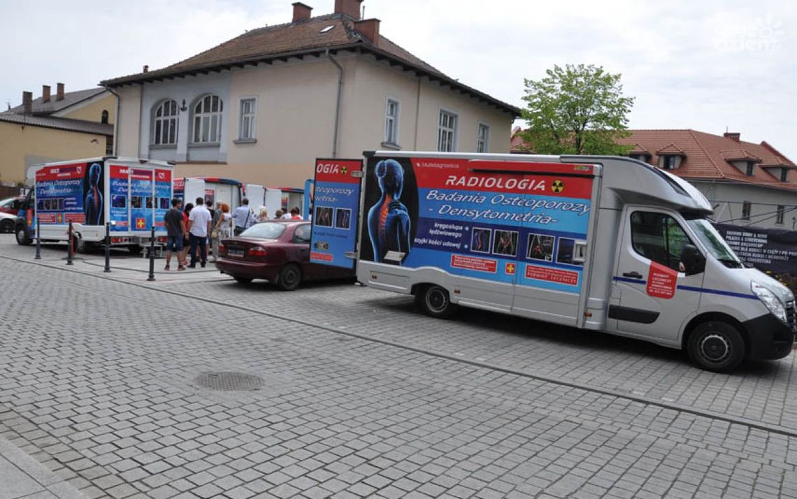 Mobilna pracownia densytometryczna w Kielcach – mieszkańcy mogą zbadać kości Mobilna pracownia densytometryczna w Kielcach – mieszkańcy mogą zbadać kości