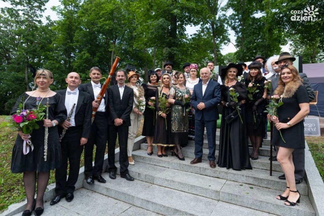 Muzyczne i magiczne wieczory w Morawicy: „Parkowe Nuty” i „Noc Świętojańska” Muzyczne i magiczne wieczory w Morawicy: „Parkowe Nuty” i „Noc Świętojańska”