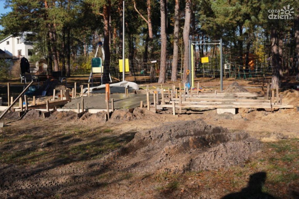 Na osiedlu Bór w Skarżysku-Kamiennej ruszyła budowa tężni solankowej Na osiedlu Bór w Skarżysku-Kamiennej ruszyła budowa tężni solankowej