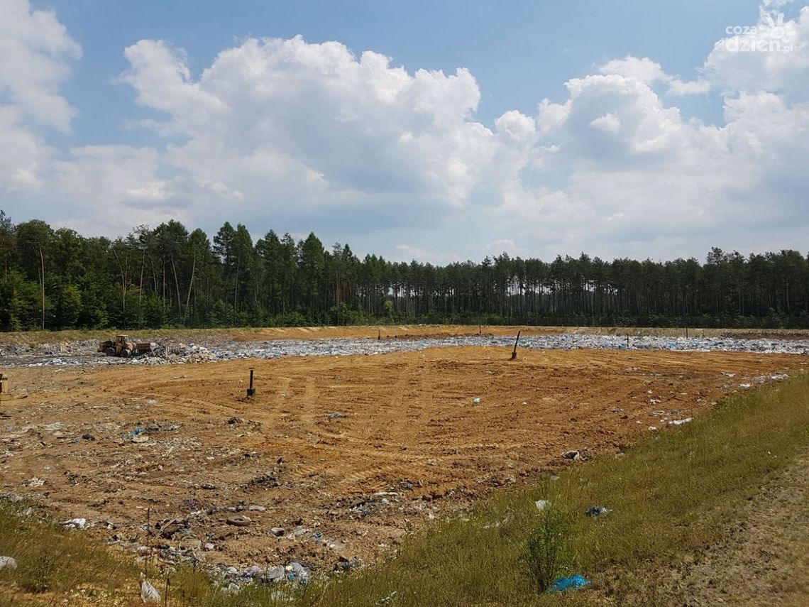 Na terenie ZUO Janik powstaje trzecia kwatera na odpady komunalne. Połowa prac już wykonana Na terenie ZUO Janik powstaje trzecia kwatera na odpady komunalne. Połowa prac już wykonana