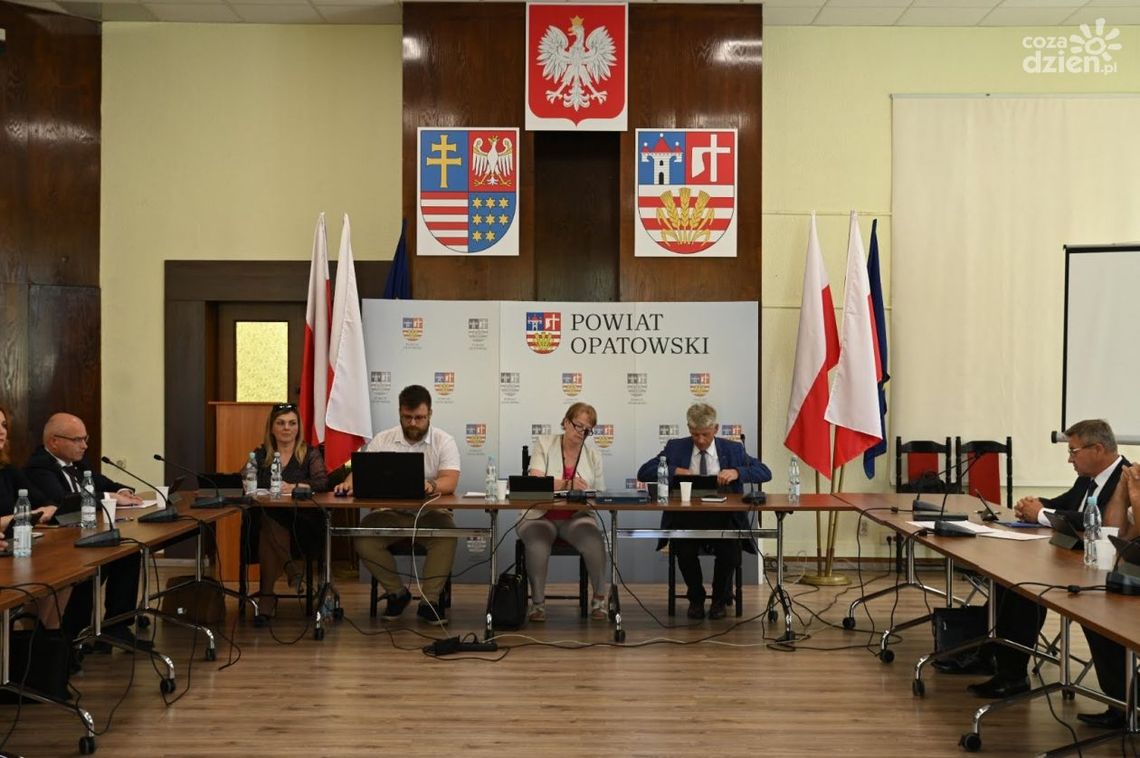 Nadzwyczajna sesja samorządu powiatu opatowskiego odłożona Nadzwyczajna sesja samorządu powiatu opatowskiego odłożona
