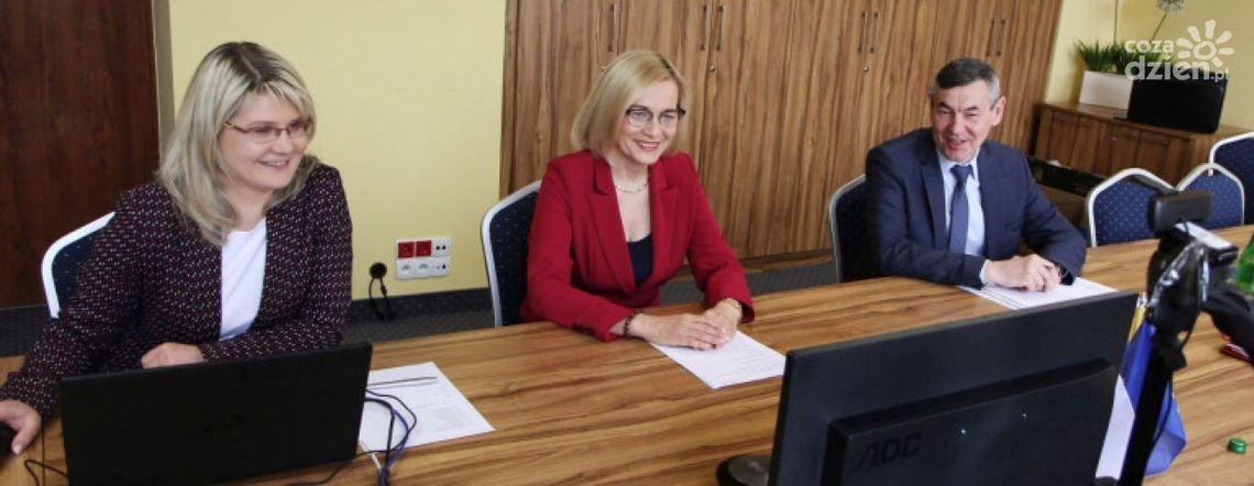 Nadzwyczajne pieniądze w nadzwyczajnej sytuacji