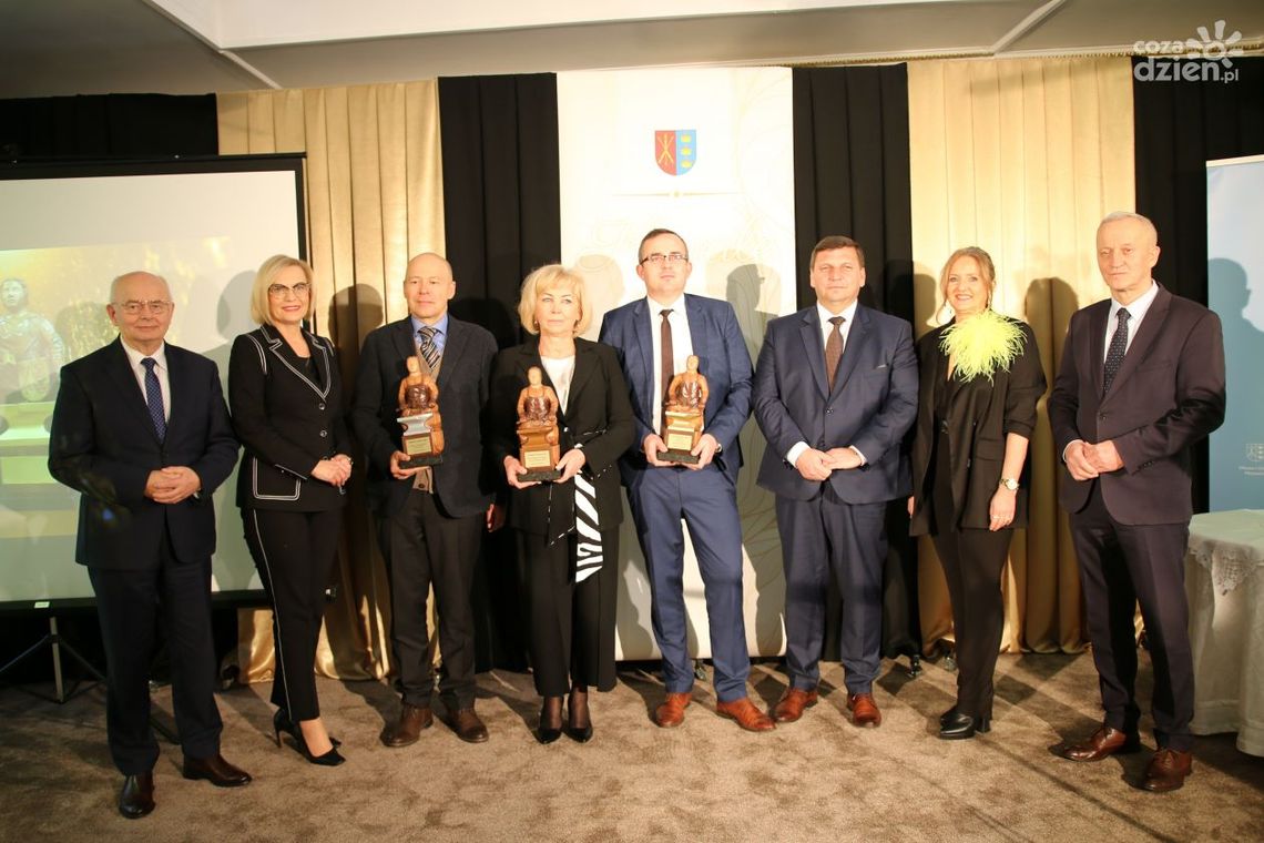 Nagroda Kowali 2023. Wyróżnieni przedsiębiorcy gminy Morawica Nagroda Kowali 2023. Wyróżnieni przedsiębiorcy gminy Morawica