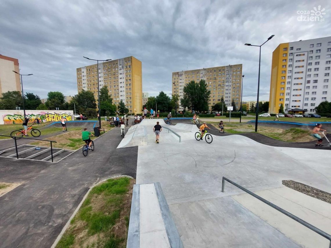 Najdłuższy pumptrack w regionie otwarty w Ostrowcu Najdłuższy pumptrack w regionie otwarty w Ostrowcu