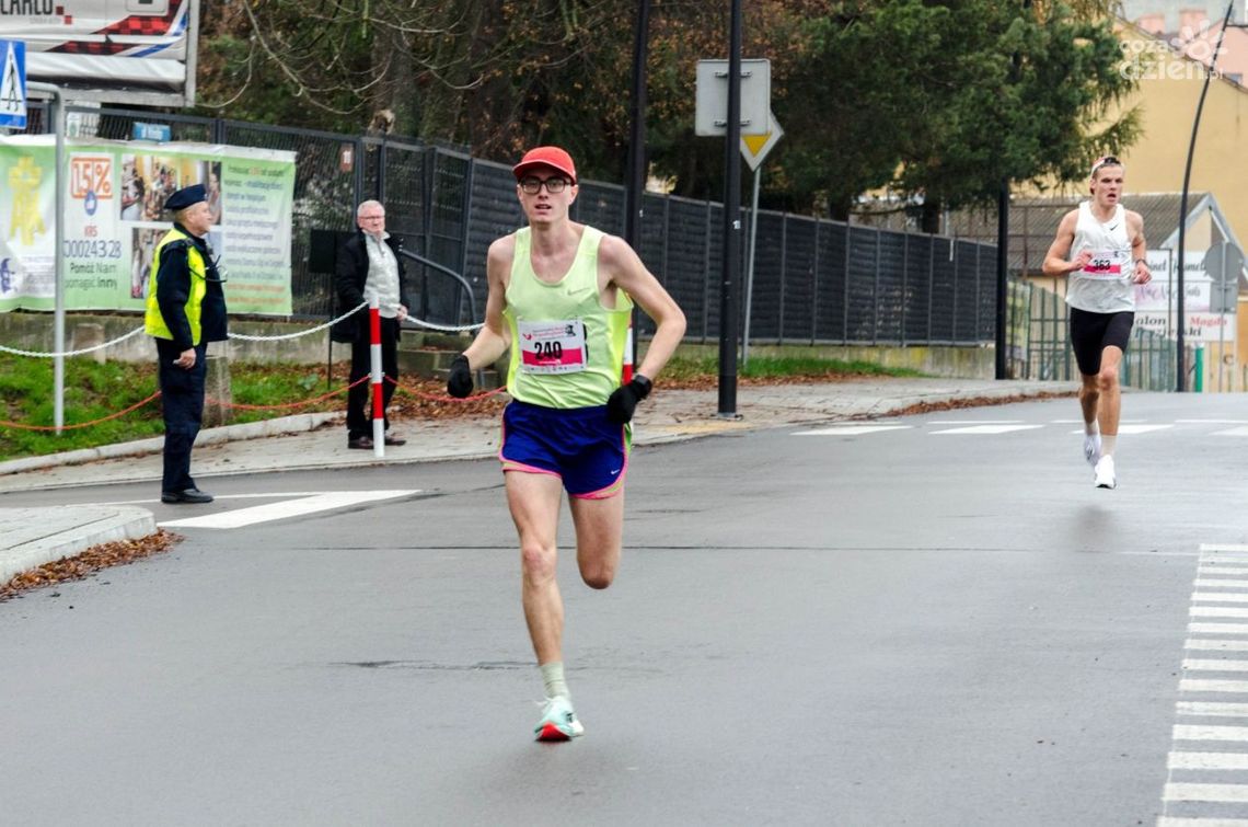 Najlepsi 10 km przebiegają w pół godziny Najlepsi 10 km przebiegają w pół godziny
