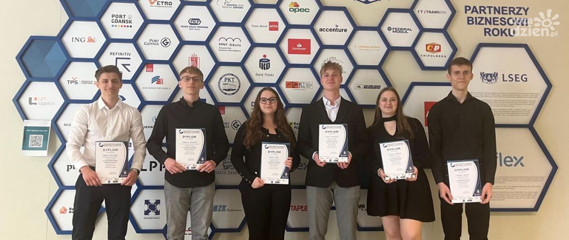 Najlepsi logistycy i spedytorzy z ostrowieckiego technikum Najlepsi logistycy i spedytorzy z ostrowieckiego technikum