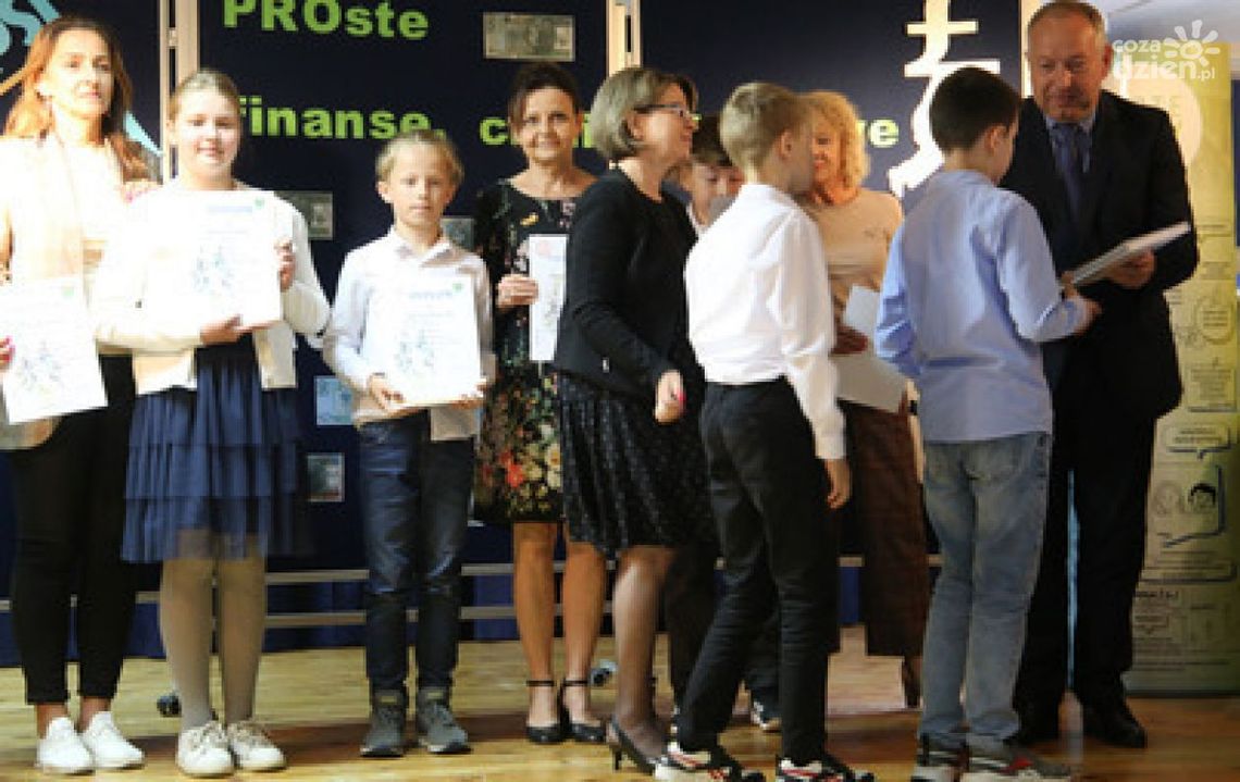 Najlepsi matematycy i przyszli bankowcy są w PSP nr 14 w Ostrowcu Najlepsi matematycy i przyszli bankowcy są w PSP nr 14 w Ostrowcu