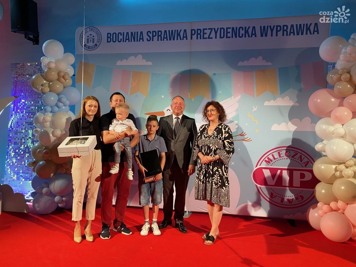 Najmłodsi ostrowczanie uroczyście przywitani Najmłodsi ostrowczanie uroczyście przywitani