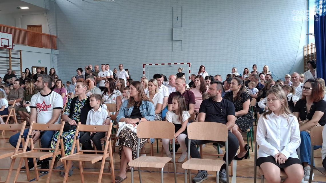 Najmłodsi ostrowieccy uczniowie z wyprawkami sfinansowanymi przez gminę Najmłodsi ostrowieccy uczniowie z wyprawkami sfinansowanymi przez gminę