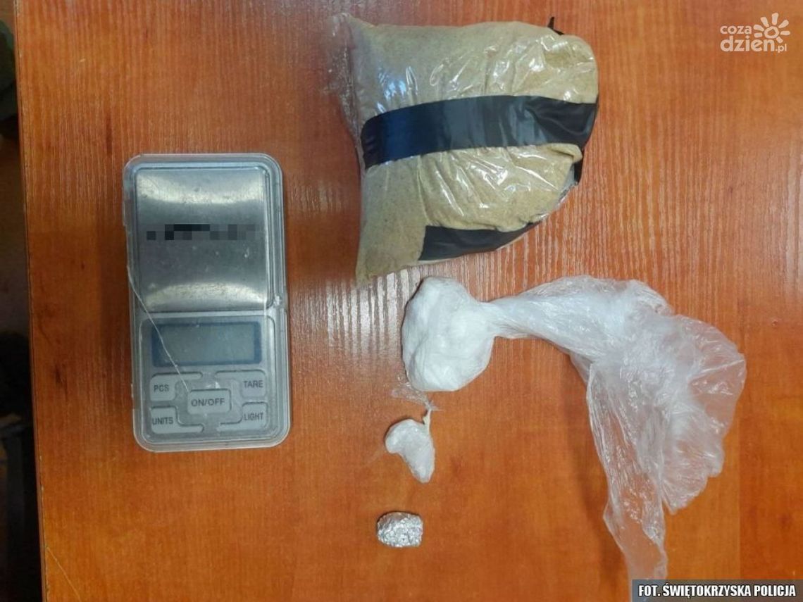 Nastrojowo pod gwiazdami, w aucie z narkotykami…