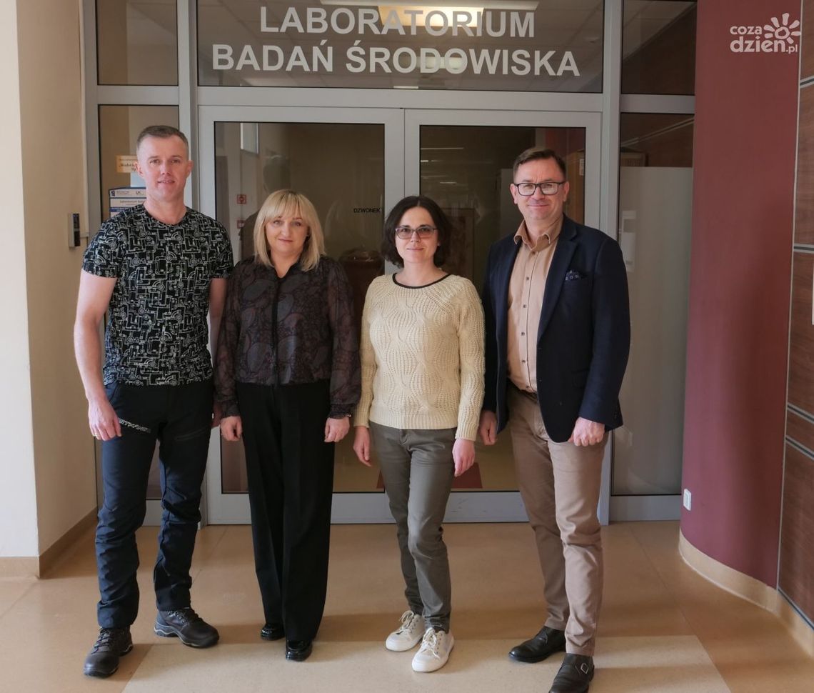 Naukowcy z Kielc będą badać wpływ budowy pierwszej polskiej elektrowni jądrowej na zanieczyszczenie powietrza Naukowcy z Kielc będą badać wpływ budowy pierwszej polskiej elektrowni jądrowej na zanieczyszczenie powietrza