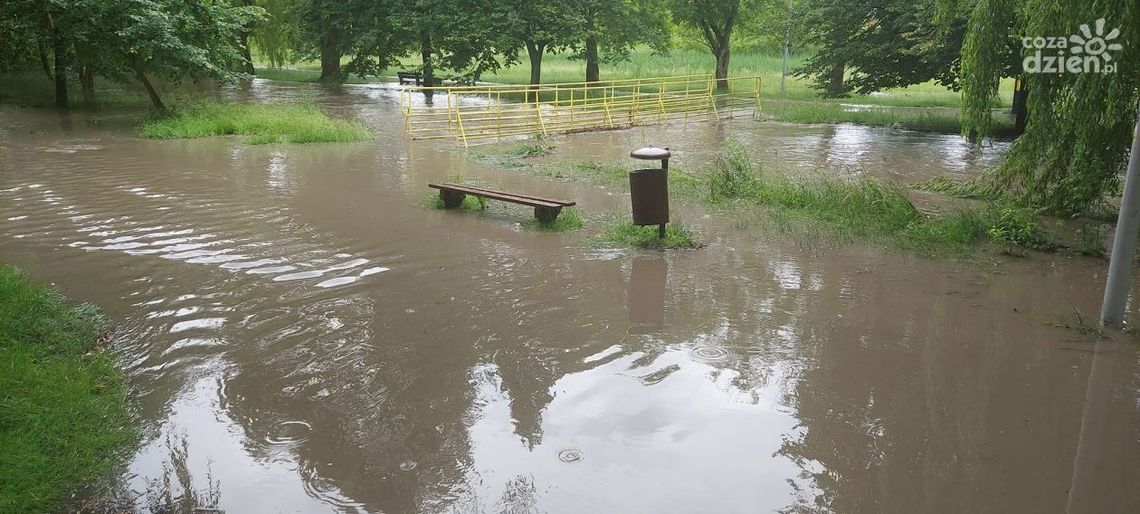 Nawałnica w Kielcach i regionie. Zalane drogi, wylała Silnica Nawałnica w Kielcach i regionie. Zalane drogi, wylała Silnica