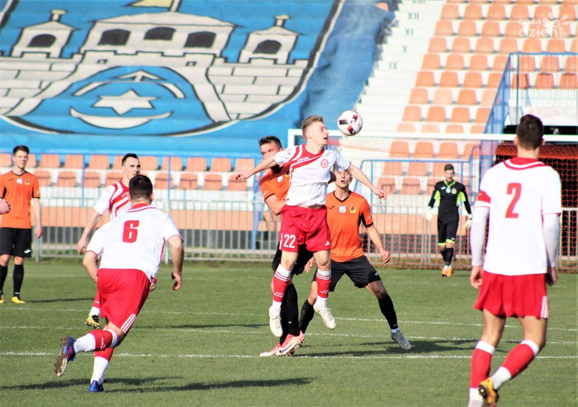 Nerwowa końcówka, ale trzy punkty zostają w Ostrowcu