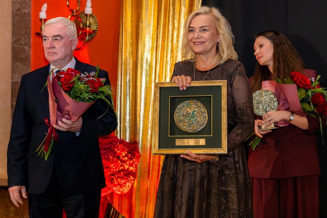 Nie przechowują historii w gablotach. Sprawiają, że wciąż żyje. Muzealnicy z regionu nagrodzeni w Kielcach Gala wręczenia Nagród Muzealnych im. Tadeusza Włoszka w Wojewódzkim Domu Kultury w Kielcach