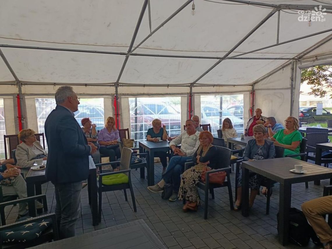 Nie tylko o polityce ostrowczanie rozmawiali z posłem B. Sienkiewiczem w Ostrowcu Nie tylko o polityce ostrowczanie rozmawiali z posłem B. Sienkiewiczem w Ostrowcu