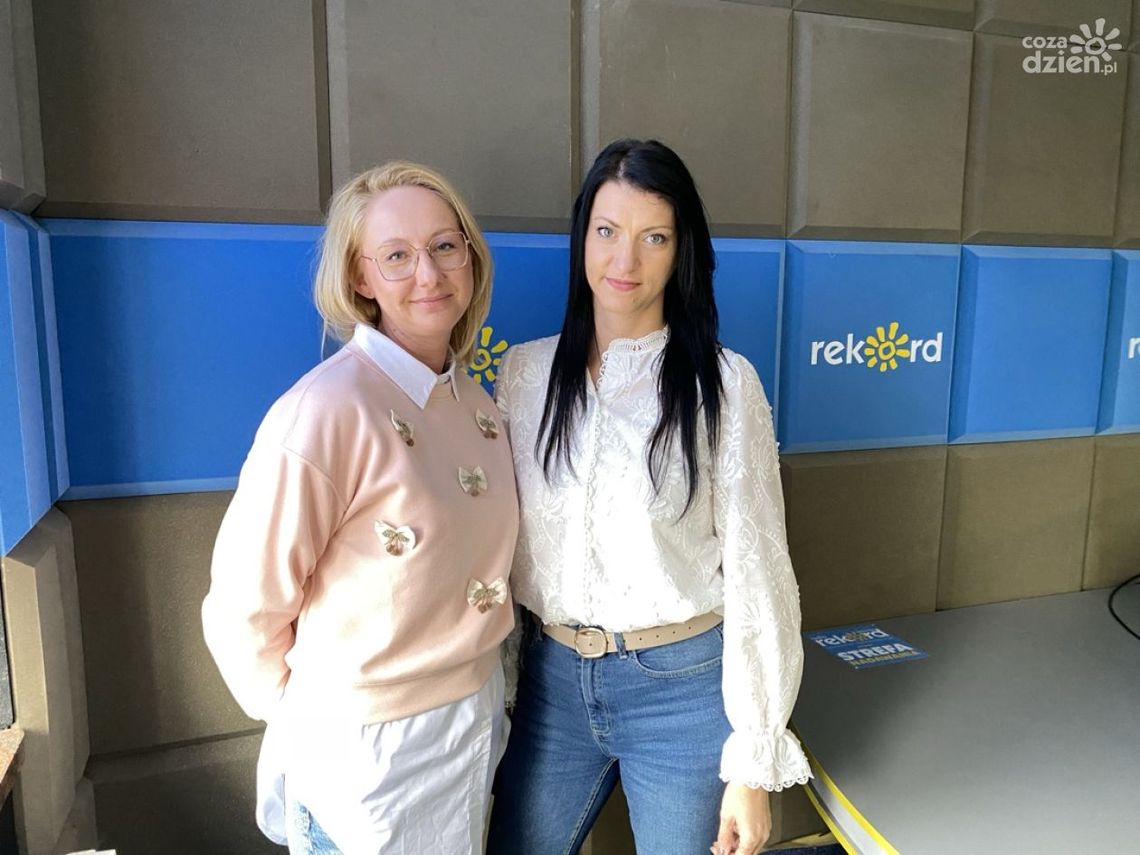 „Nie wchodzimy z butami – pomagamy stanąć na nogi”. Asystenci rodziny o tym, jak zamieniają kryzysy w sukcesy „Nie wchodzimy z butami – pomagamy stanąć na nogi”. Asystenci rodziny o tym, jak zamieniają kryzysy w sukcesy