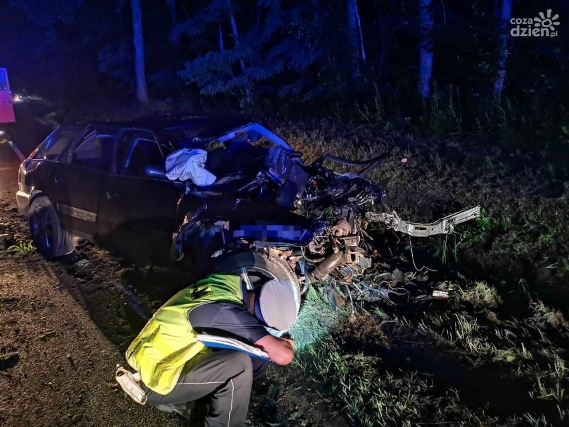 Nie żyje 25-letnia kobieta. Z samochodu nic nie zostało